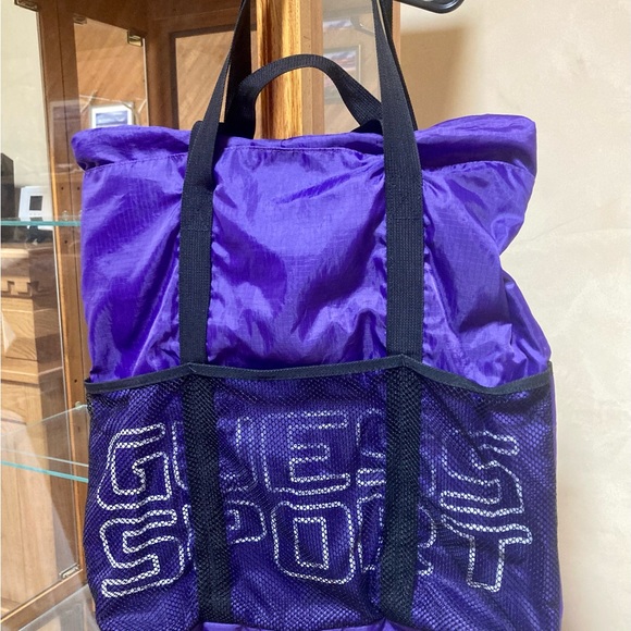 GUESS purple w/pockets gym/beach/all purpose drawstring lock double handle bag. - Picture 4 of 4